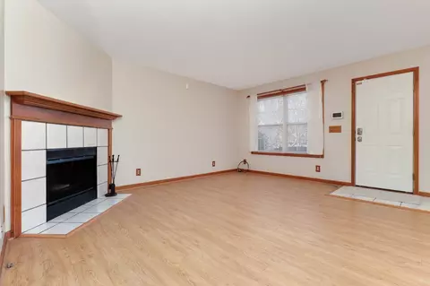 Living - 307 E Lincoln St, Bloomington, IL 61701 photo 3 of 3
