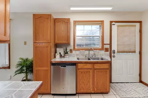 Kitchen - 307 E Lincoln St, Bloomington, IL 61701 photo 2 of 3