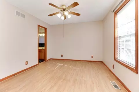 Bedroom - 307 E Lincoln St, Bloomington, IL 61701 photo 3 of 4