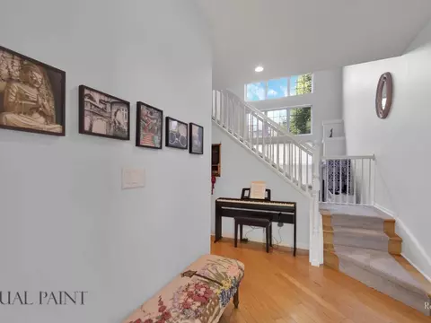 Entry Way - 114 Commons Ct, Wheeling, IL 60090 photo 1 of 3