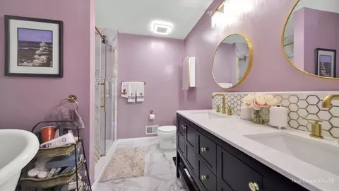Bath - 114 Commons Ct, Wheeling, IL 60090 photo 2 of 5