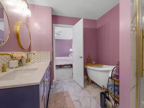 Bath - 114 Commons Ct, Wheeling, IL 60090 photo 3 of 5