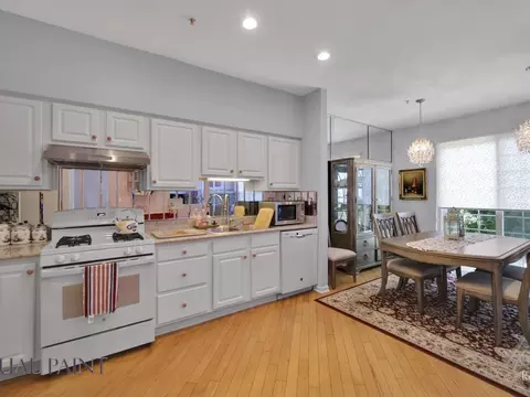 Kitchen - 114 Commons Ct, Wheeling, IL 60090 photo 1 of 2