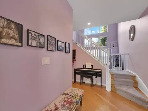 Entry Way - 114 Commons Ct, Wheeling, IL 60090 photo 2 of 3