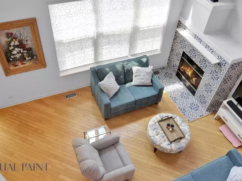 Living - 114 Commons Ct, Wheeling, IL 60090 photo 1 of 8