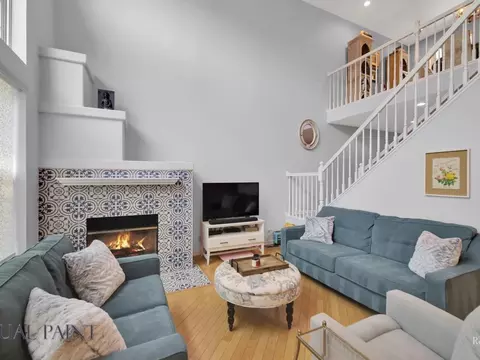 Living - 114 Commons Ct, Wheeling, IL 60090 photo 3 of 8