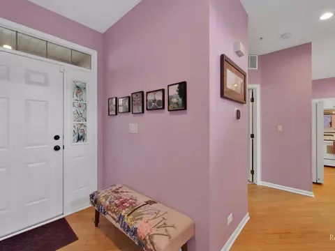 Bedroom - 114 Commons Ct, Wheeling, IL 60090 photo 1 of 7