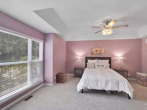 Bedroom - 114 Commons Ct, Wheeling, IL 60090 photo 5 of 7