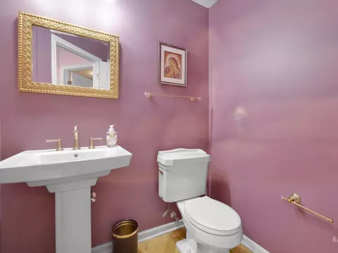 Bath - 114 Commons Ct, Wheeling, IL 60090 photo 1 of 5