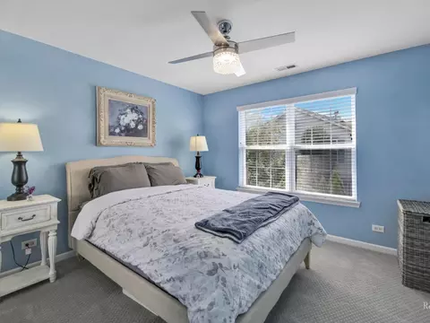 Bedroom - 114 Commons Ct, Wheeling, IL 60090 photo 6 of 7
