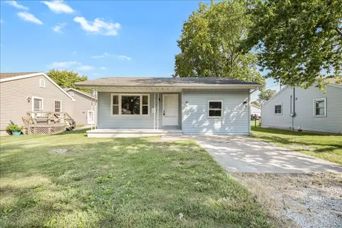 916 E Pembroke St, Tuscola, IL 61953