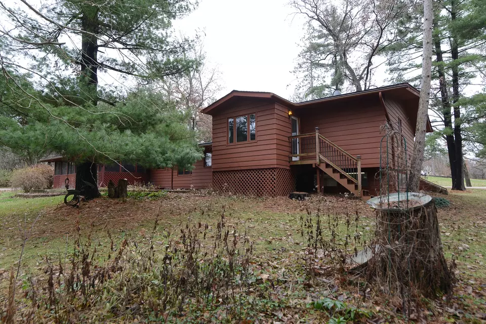 Exterior - 3604 Oak Knoll Rd, Crystal Lake, IL 60012 photo 12 of 24