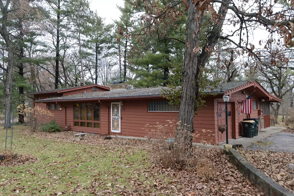 Exterior - 3604 Oak Knoll Rd, Crystal Lake, IL 60012 photo 14 of 24
