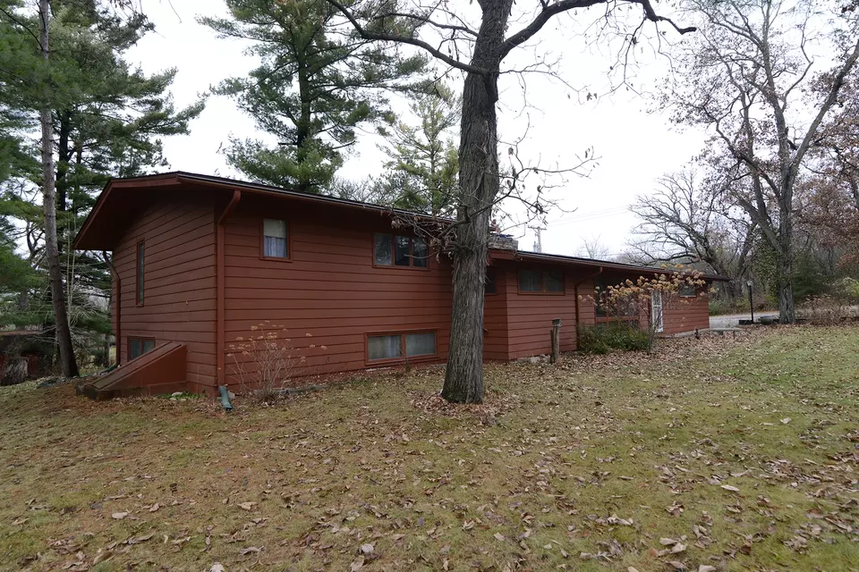 Exterior - 3604 Oak Knoll Rd, Crystal Lake, IL 60012 photo 4 of 24