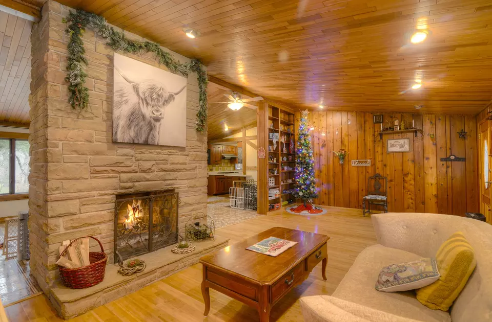 Living - 3604 Oak Knoll Rd, Crystal Lake, IL 60012 photo 3 of 4
