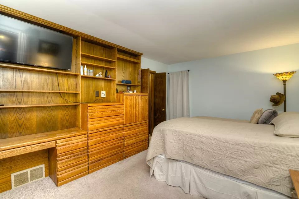 Bedroom - 3604 Oak Knoll Rd, Crystal Lake, IL 60012 photo 2 of 5