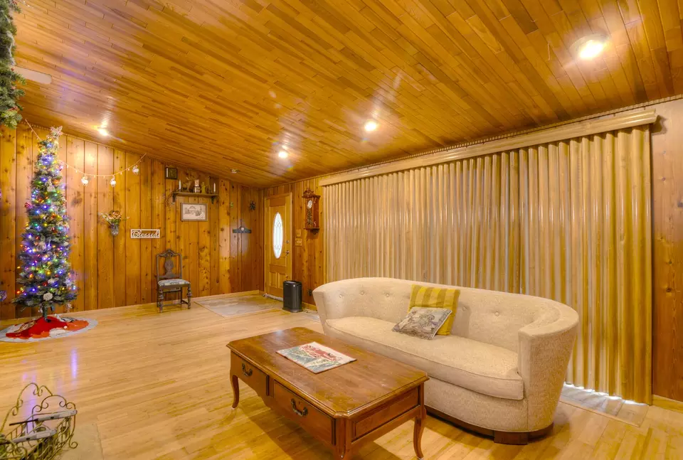 Living - 3604 Oak Knoll Rd, Crystal Lake, IL 60012 photo 4 of 4