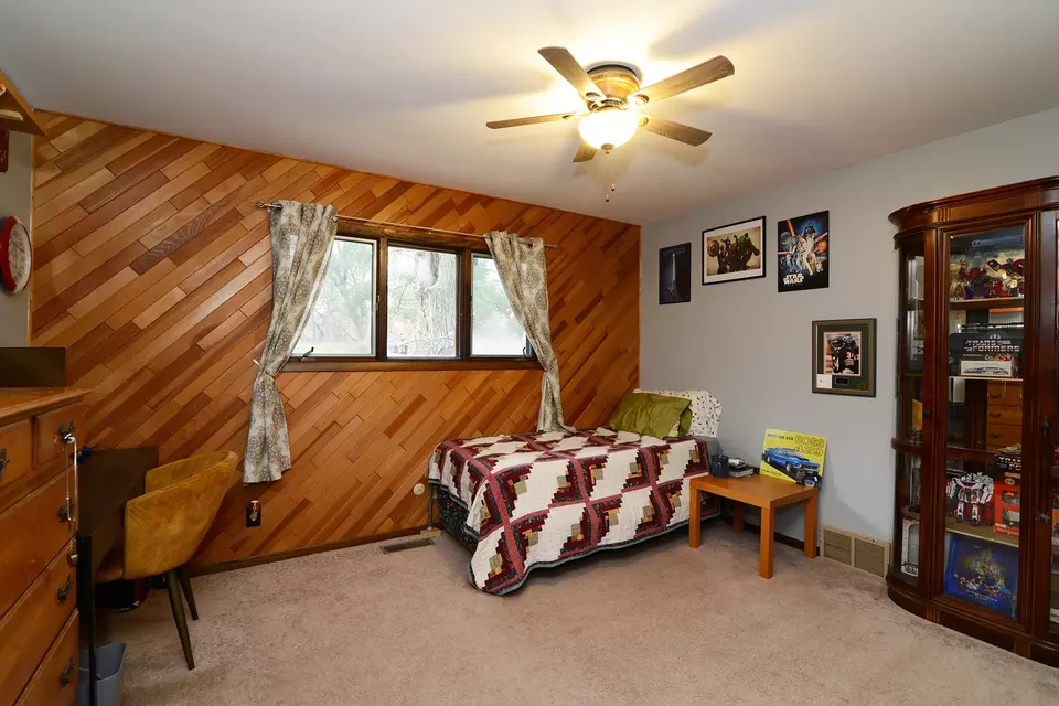 Bedroom - 3604 Oak Knoll Rd, Crystal Lake, IL 60012 photo 5 of 5