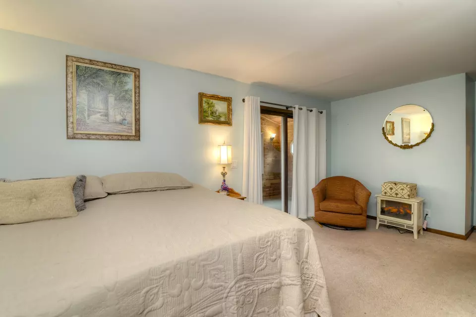 Bedroom - 3604 Oak Knoll Rd, Crystal Lake, IL 60012 photo 3 of 5