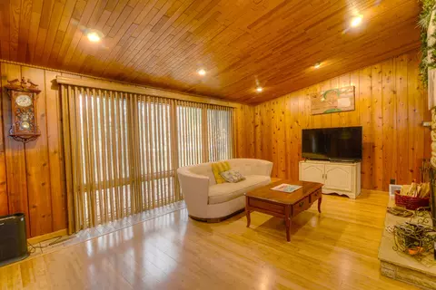 Living - 3604 Oak Knoll Rd, Crystal Lake, IL 60012 photo 1 of 4