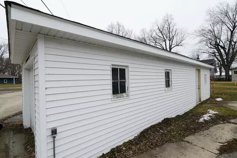 Exterior - 37066 N Stanton Point Rd, Ingleside, IL 60041 photo 11 of 13