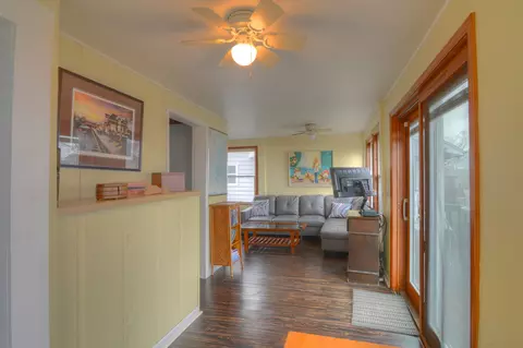 Living - 37066 N Stanton Point Rd, Ingleside, IL 60041 photo 3 of 8