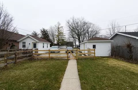 Exterior - 37066 N Stanton Point Rd, Ingleside, IL 60041 photo 8 of 13
