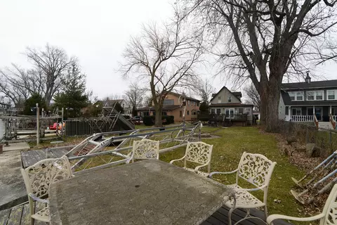 Exterior - 37066 N Stanton Point Rd, Ingleside, IL 60041 photo 5 of 13