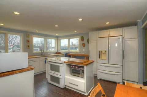 Kitchen - 37066 N Stanton Point Rd, Ingleside, IL 60041 photo 2 of 3
