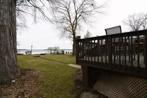Exterior - 37066 N Stanton Point Rd, Ingleside, IL 60041 photo 4 of 13