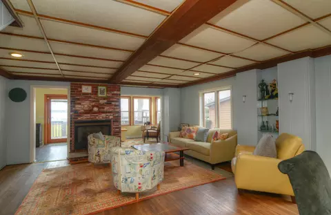 Living - 37066 N Stanton Point Rd, Ingleside, IL 60041 photo 4 of 8