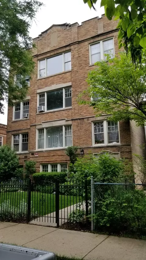 2016 W Greenleaf Ave, Chicago, IL 60645 photo 1