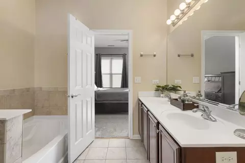 Bath - 342 E 25th Pl #22, Chicago, IL 60616 photo 3 of 5