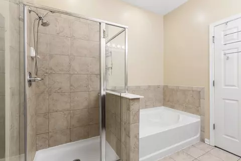 Bath - 342 E 25th Pl #22, Chicago, IL 60616 photo 2 of 5