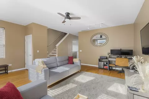 Living - 342 E 25th Pl #22, Chicago, IL 60616 photo 1 of 4