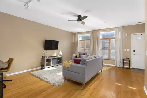 Living - 342 E 25th Pl #22, Chicago, IL 60616 photo 2 of 4