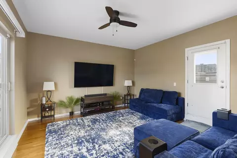 Living - 342 E 25th Pl #22, Chicago, IL 60616 photo 3 of 4