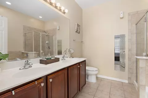 Bath - 342 E 25th Pl #22, Chicago, IL 60616 photo 1 of 5