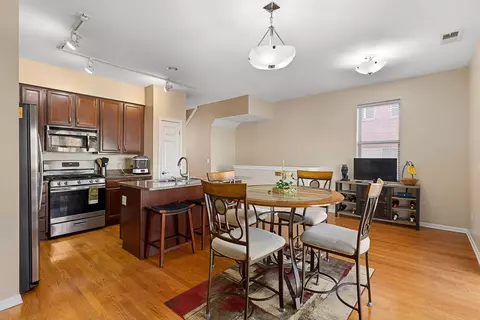 Dining - 342 E 25th Pl #22, Chicago, IL 60616 photo 1 of 2