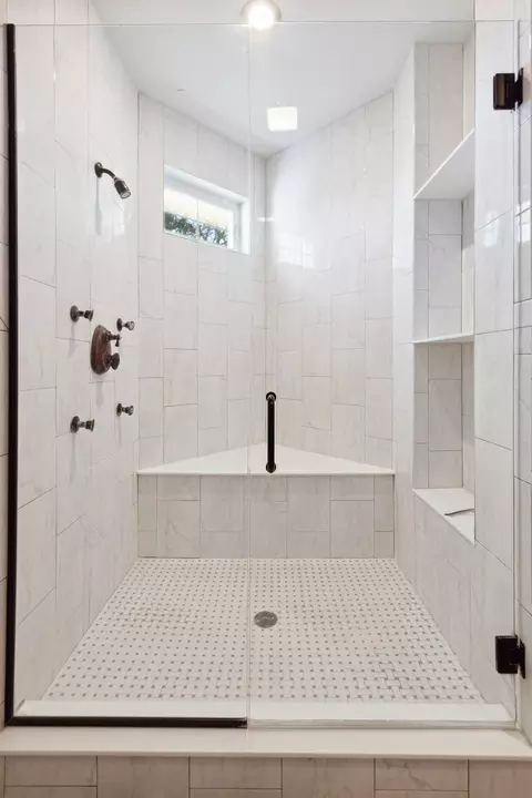 Bath - 7359 Timber Ridge Rd, Roscoe, IL 61073 photo 3 of 9