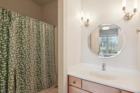 Bath - 7359 Timber Ridge Rd, Roscoe, IL 61073 photo 7 of 9