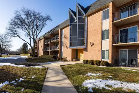 1104 N Mill St #105, Naperville, IL 60563