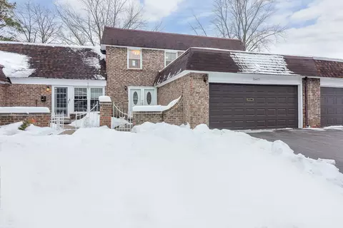 18 W079 Jamestowne Ln, Villa Park, IL 60181