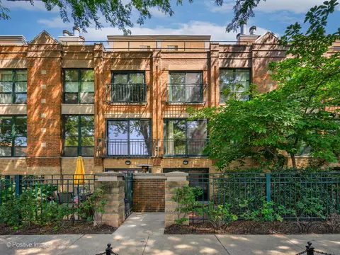 2501 N Wayne Ave #4, Chicago, IL 60614