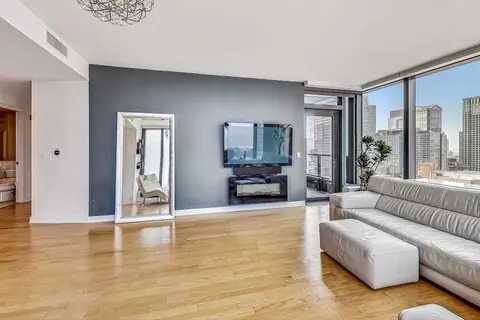 Living - 60 E Monroe St #3107, Chicago, IL 60603 photo 4 of 10