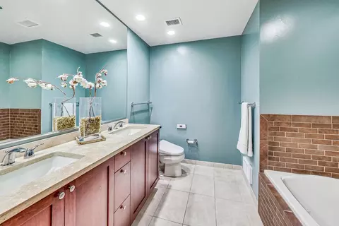 Bath - 60 E Monroe St #3107, Chicago, IL 60603 photo 1 of 4