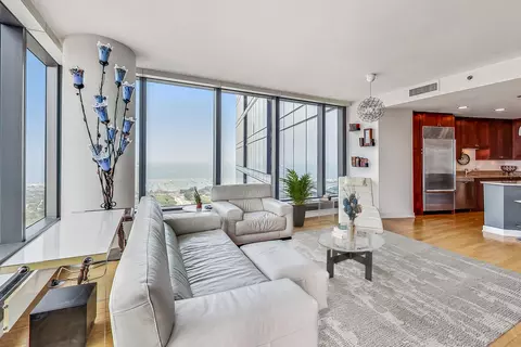 Living - 60 E Monroe St #3107, Chicago, IL 60603 photo 7 of 10