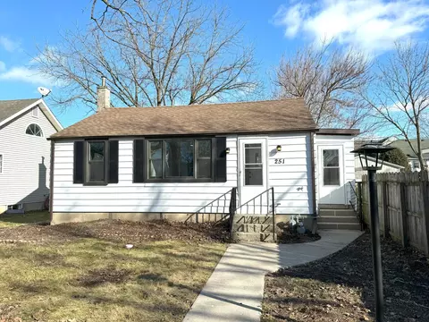 251 Park St, Hampshire, IL 60140