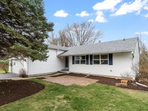 1901 Woodfield Ct, Naperville, IL 60565