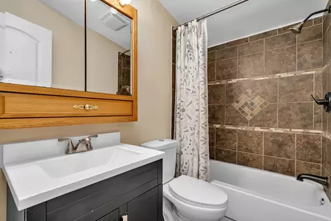 Bath - 5350 Aux Sable Rd, Morris, IL 60450 photo 1 of 2